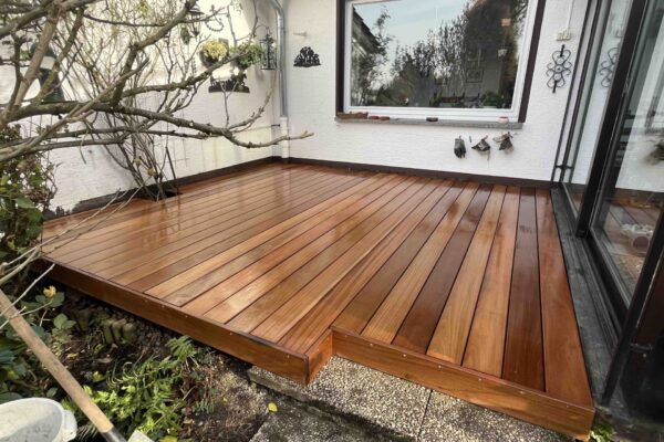 Holzterrasse_Terrasse_Gartengestaltung_KamelGardens_Garten-und-Landschaftsbau_RLP_NRW_Galabau_Bonn_Bad Honnef_Königswinter_Siebengebirge